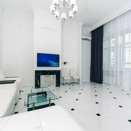 Vip Apartment Near Kreschatyk, 31А Pushkinska Street Κίεβο Εξωτερικό φωτογραφία