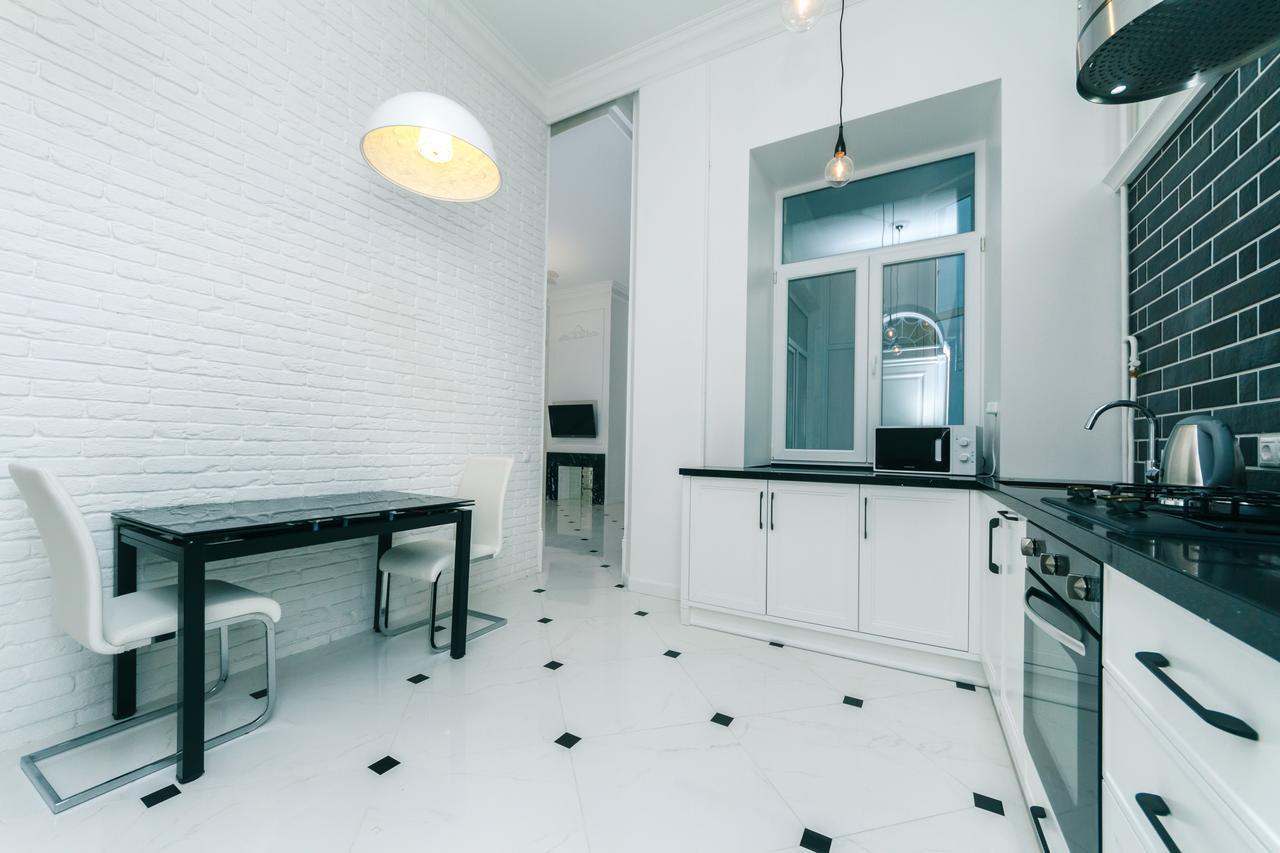 Vip Apartment Near Kreschatyk, 31А Pushkinska Street Κίεβο Εξωτερικό φωτογραφία