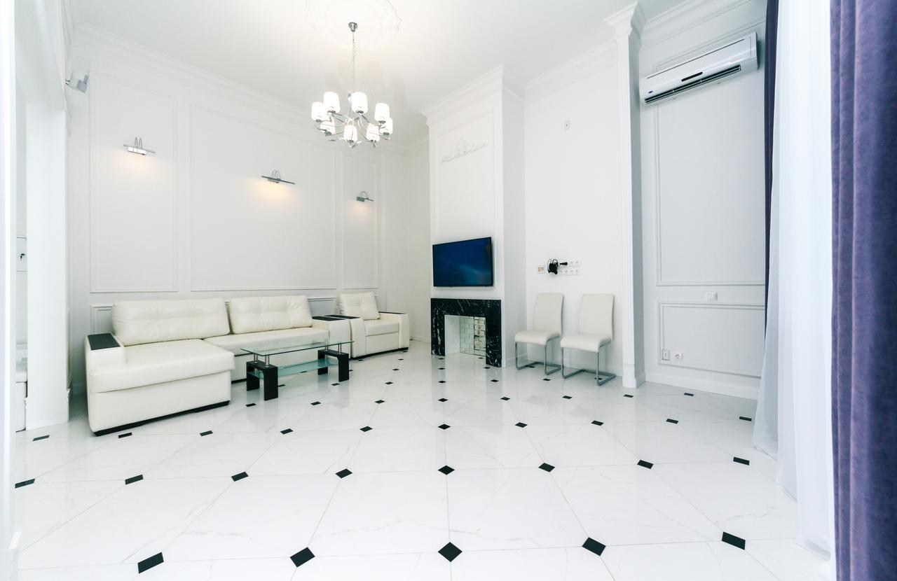 Vip Apartment Near Kreschatyk, 31А Pushkinska Street Κίεβο Εξωτερικό φωτογραφία