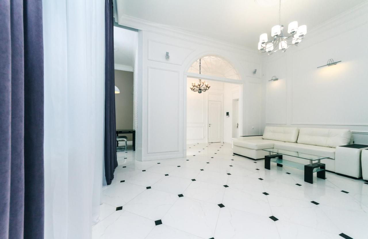 Vip Apartment Near Kreschatyk, 31А Pushkinska Street Κίεβο Εξωτερικό φωτογραφία